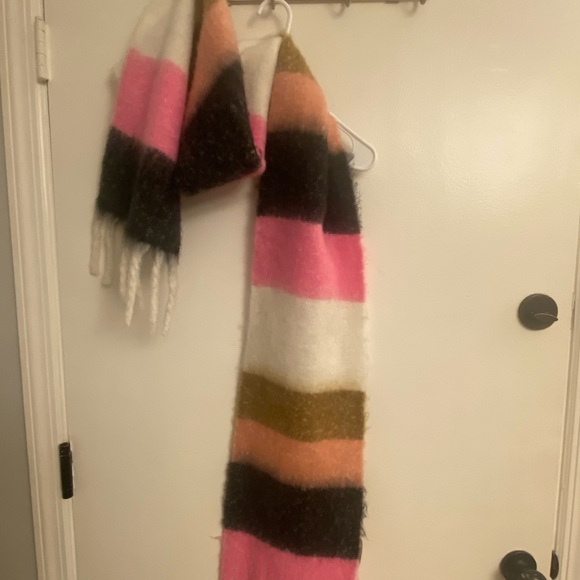 Urban Outfitters Women’s Multi Scarf Wrap - Picture 2 of 3